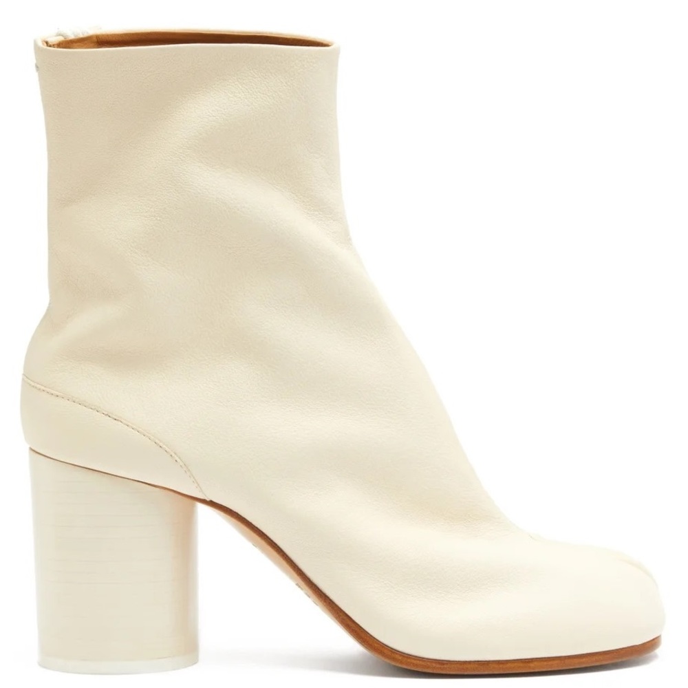 *NOT FOR SALE‼️* ISO MAISON MARGIELA TABI BOOT IN CREAM/OFF WHITE!!!